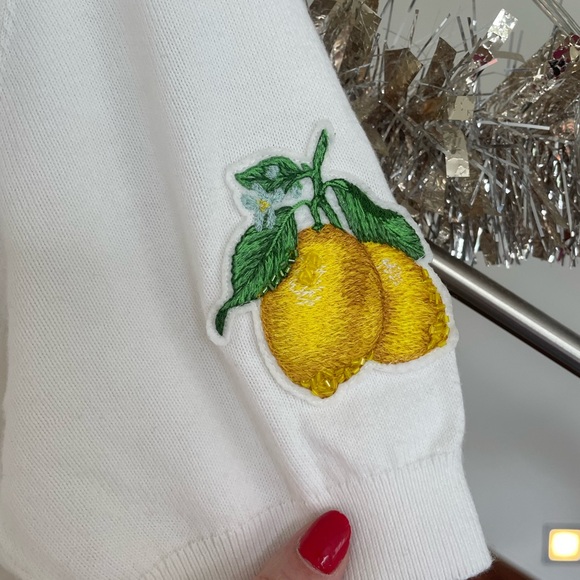 Alice and Olivia lemon 🍋 tee - Picture 2 of 5